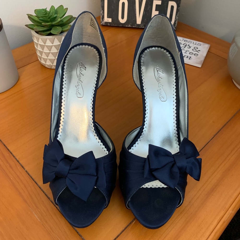 Navy Size 10 Women’s heels with bow